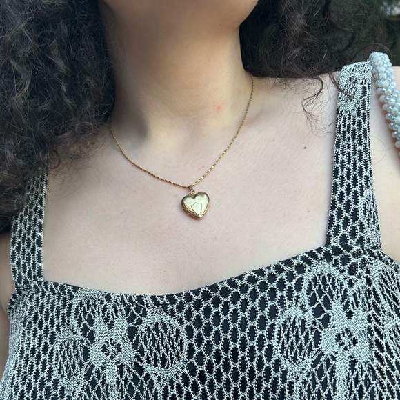 SOLD vintage gold shield locket necklace necklace gold shield pendant - Picture 6 of 6